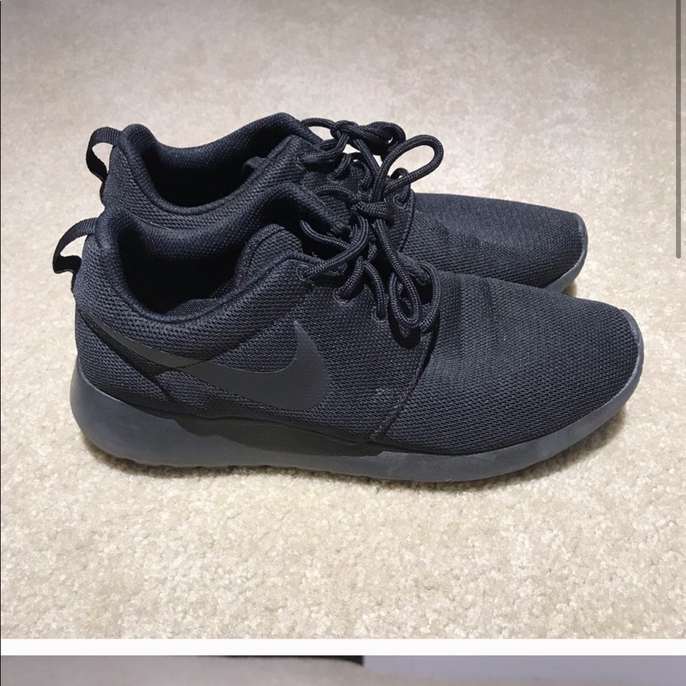 ALL BLACK NIKE ROSCHE - Picture 2 of 4